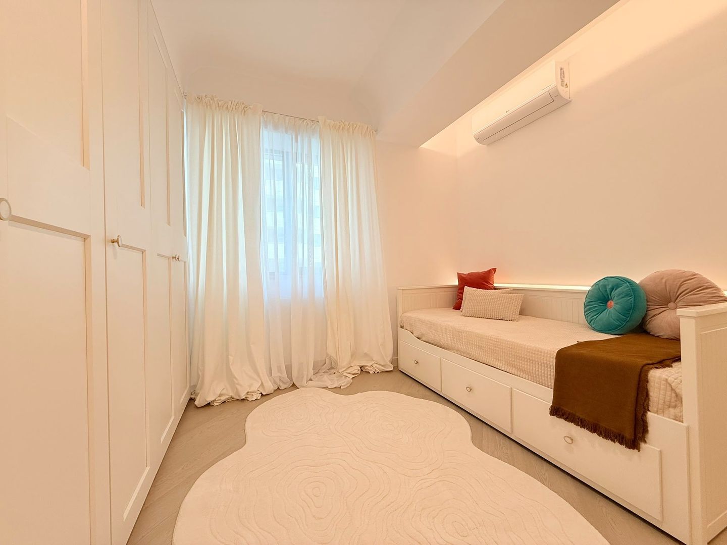 3 CAMERE | PIPERA | LUX