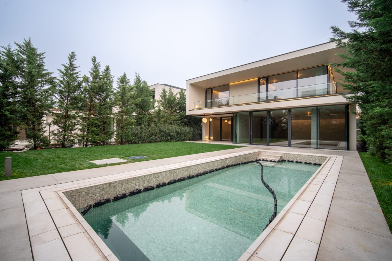 Vila premium 7 camere | zona Pipera | piscina privata - 1/4