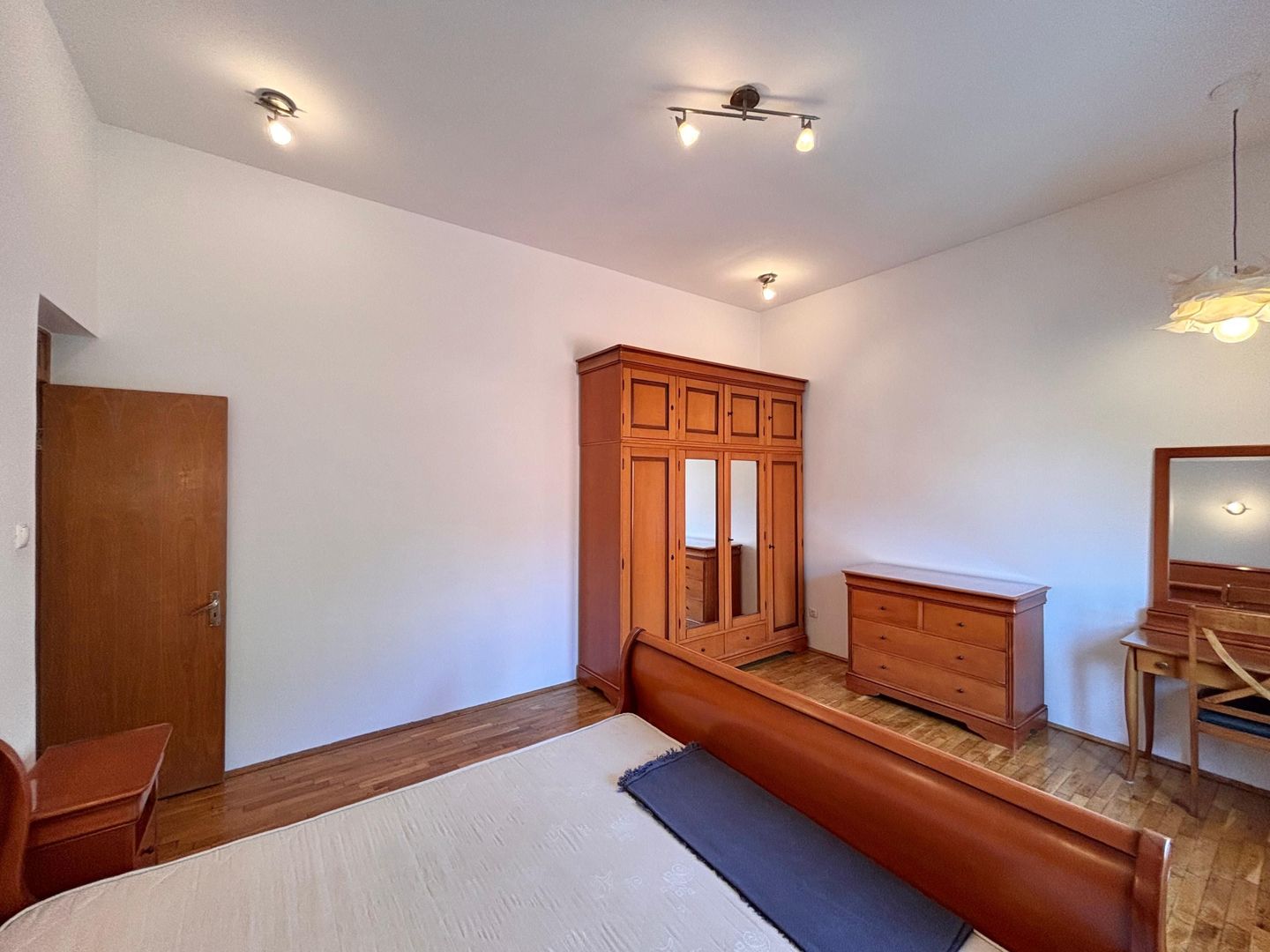 Apartament cu 3 camere de închiriat | Primaverii
