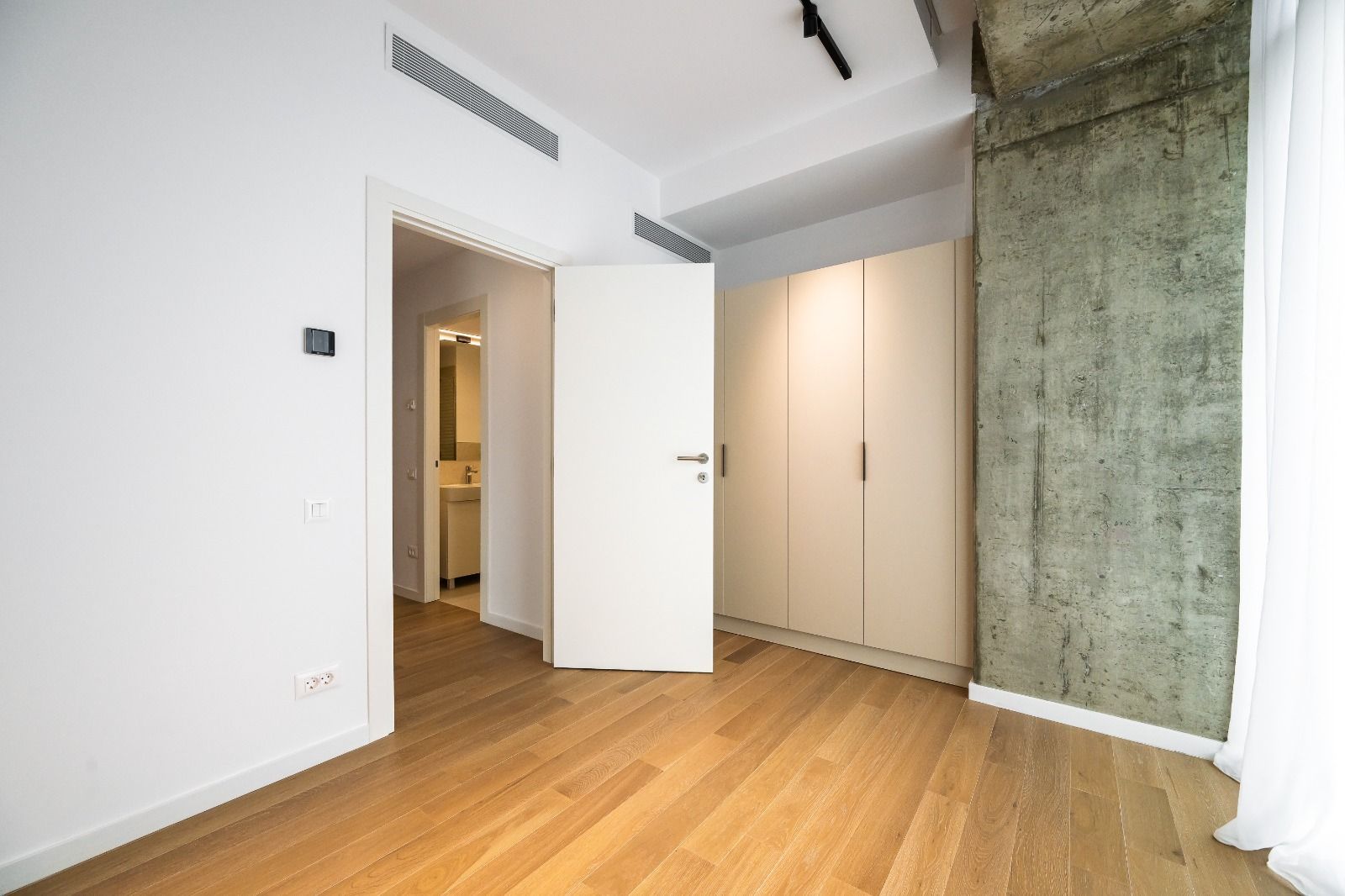 3-Room Apartment for Rent // Up-site // Parking Included // Spa - 11