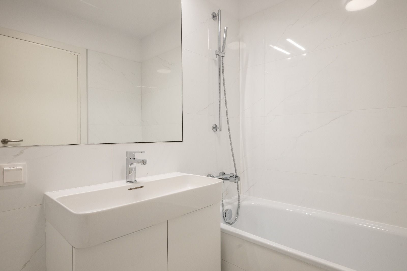 3-Room Apartment for Rent // Up-site // Parking Included // Spa - 12