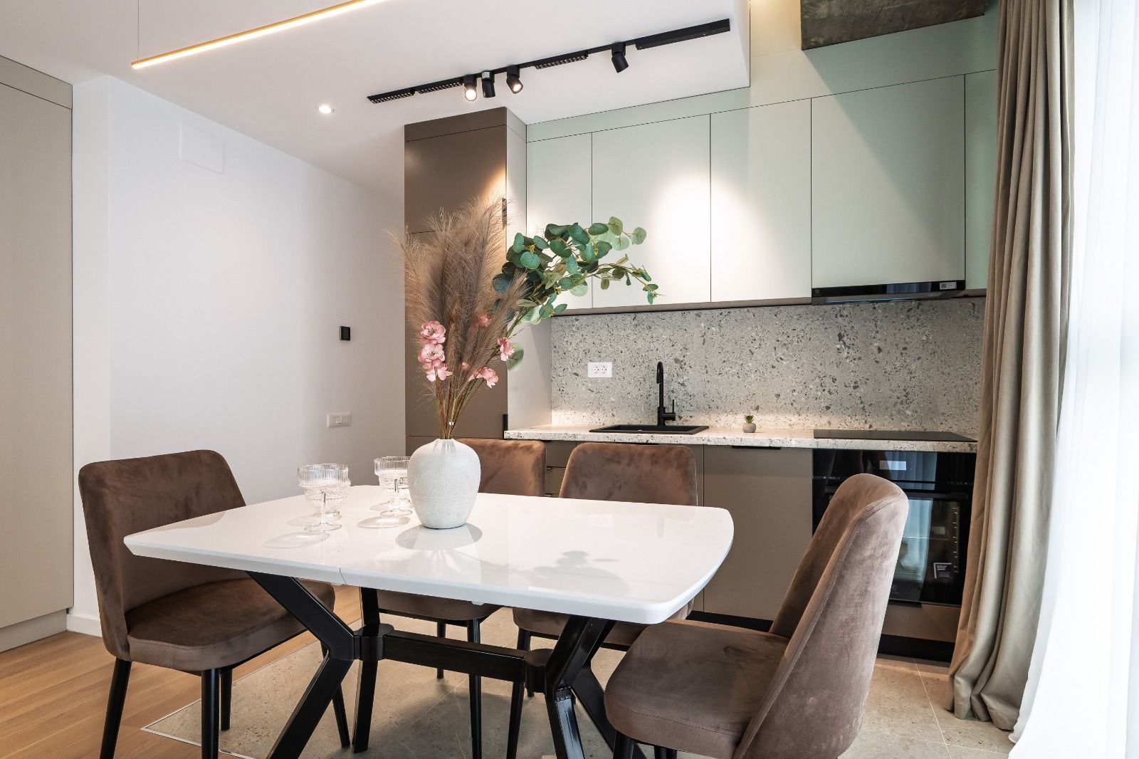 3-Room Apartment for Rent // Up-site // Parking Included // Spa - 3/4