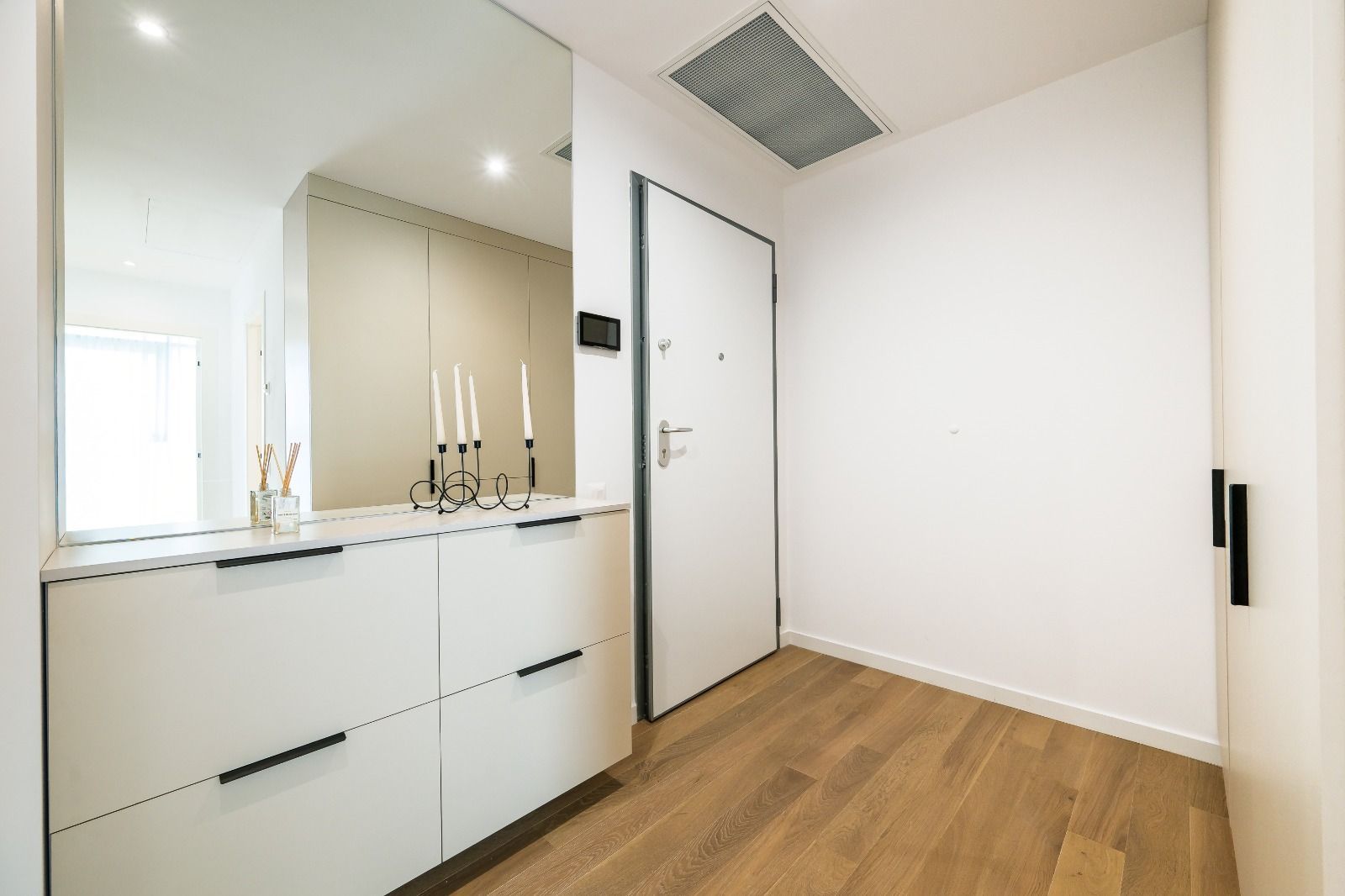 3-Room Apartment for Rent // Up-site // Parking Included // Spa - 6