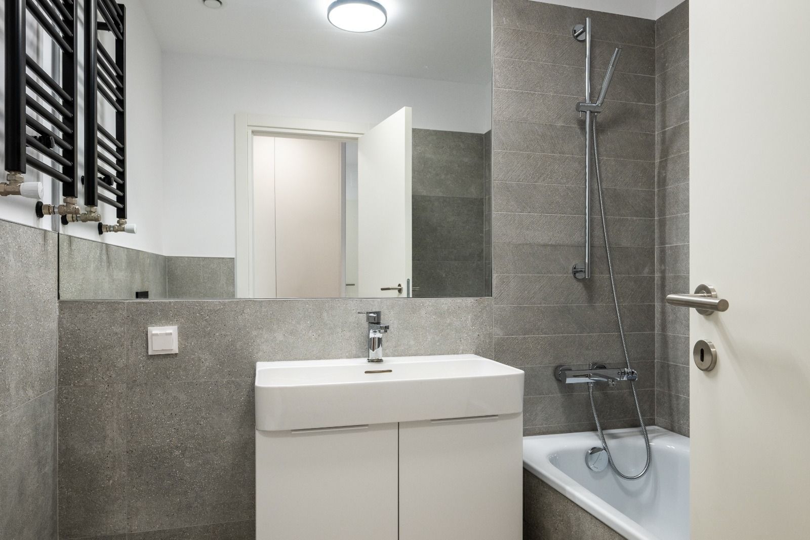 3-Room Apartment for Rent // Up-site // Parking Included // Spa - 13