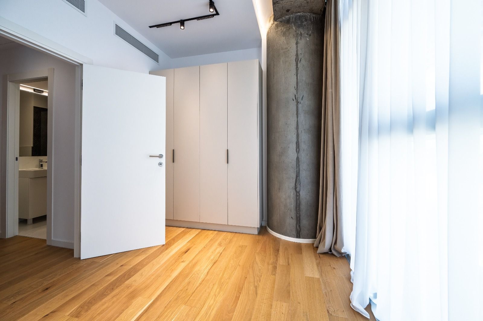 3-Room Apartment for Rent // Up-site // Parking Included // Spa - 8