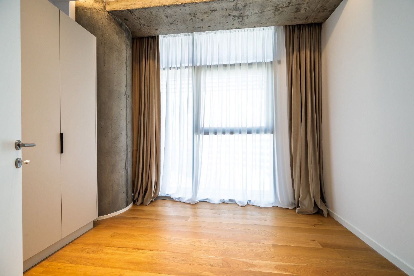 3-Room Apartment for Rent // Up-site // Parking Included // Spa