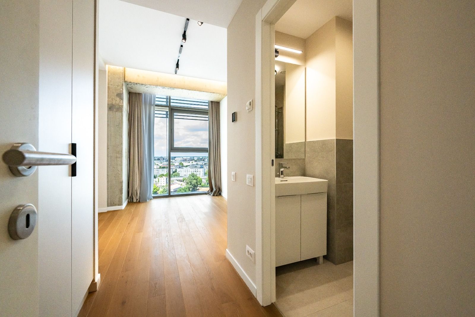 4-Room Apartment for Rent // Up-site // Parking Included // Spa - 12