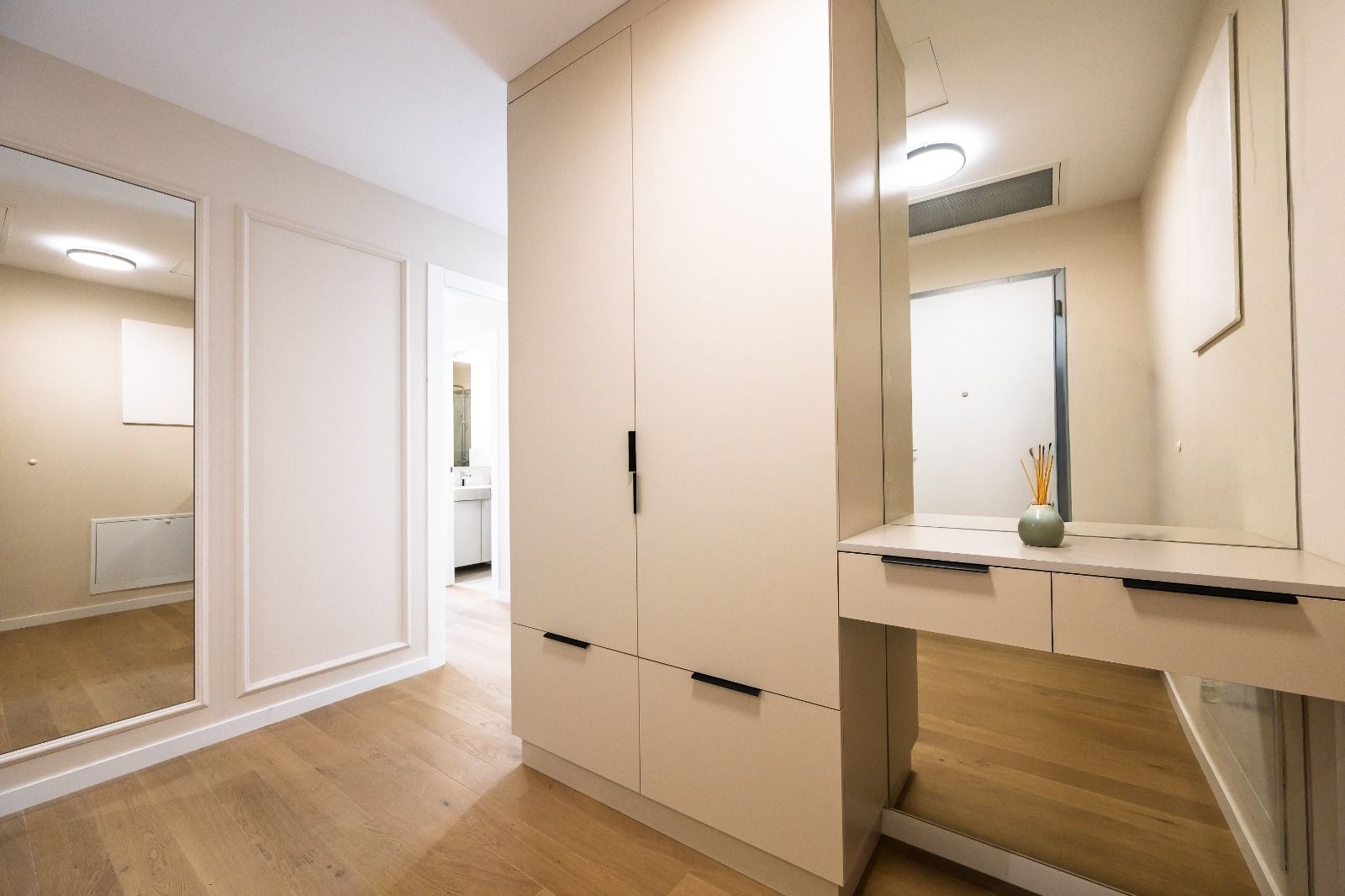 4-Room Apartment for Rent // Up-site // Parking Included // Spa