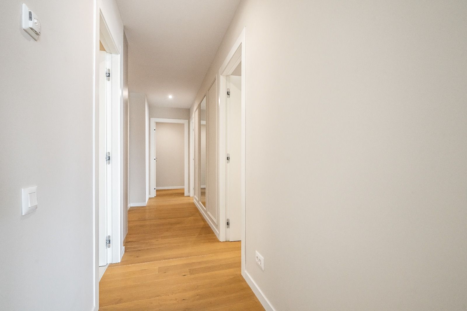 4-Room Apartment for Rent // Up-site // Parking Included // Spa - 16
