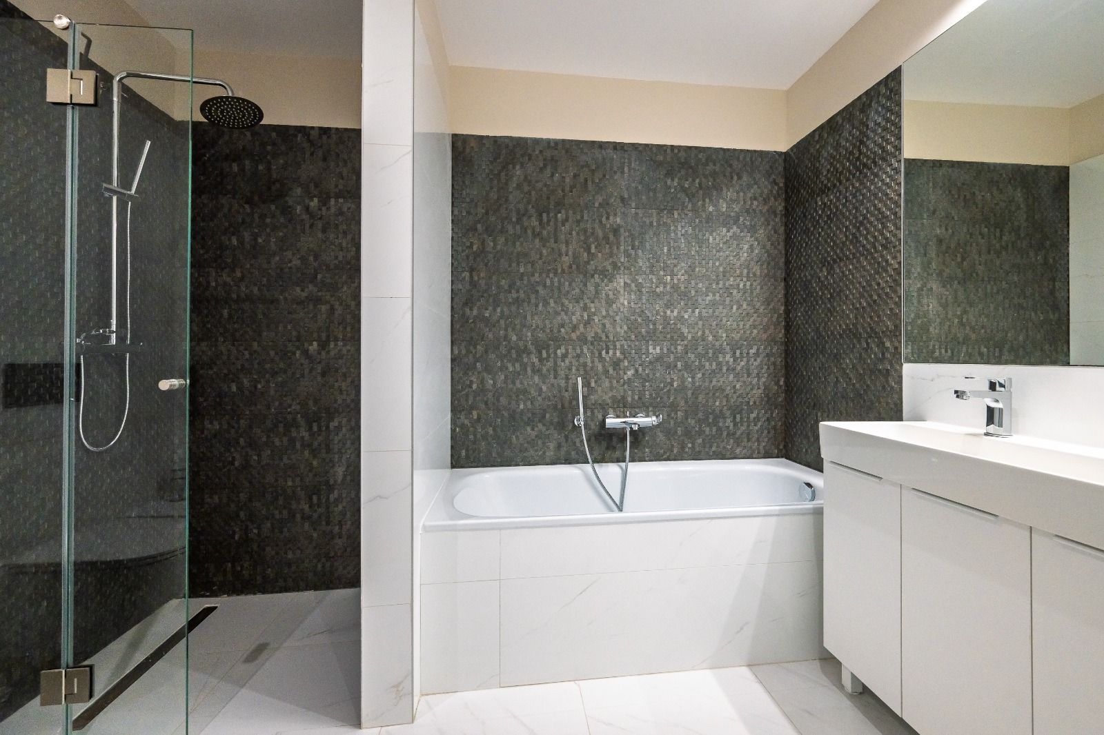 4-Room Apartment for Rent // Up-site // Parking Included // Spa - 20