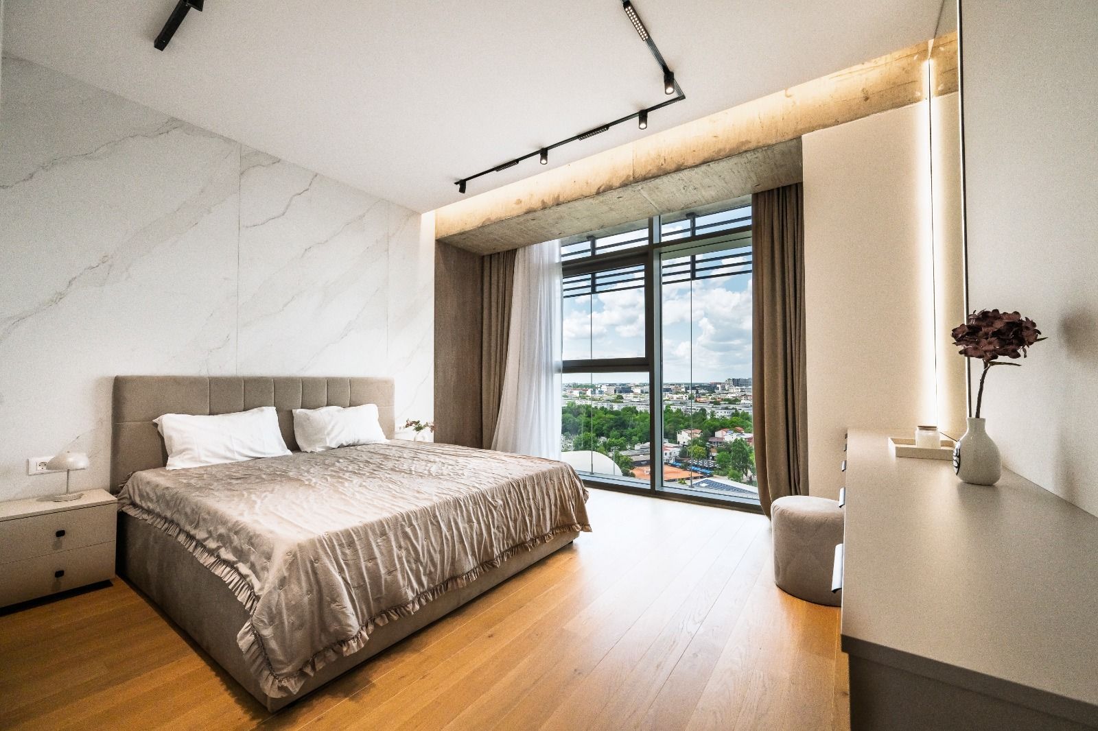 4-Room Apartment for Rent // Up-site // Parking Included // Spa - 23