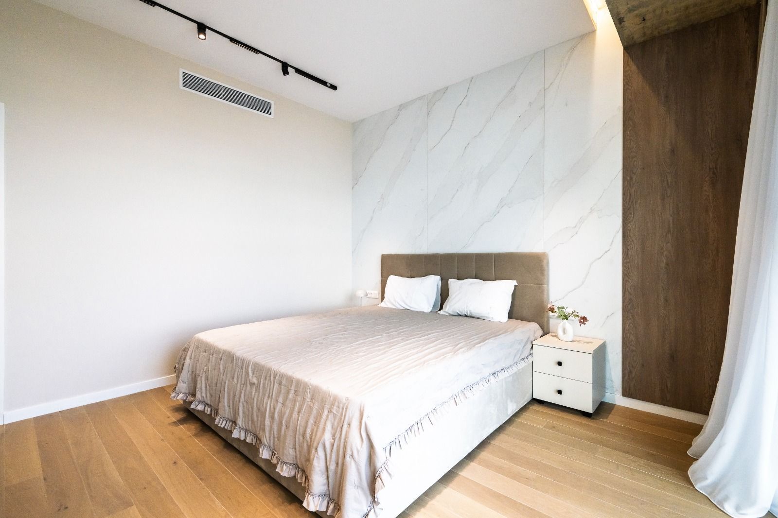 4-Room Apartment for Rent // Up-site // Parking Included // Spa - 26
