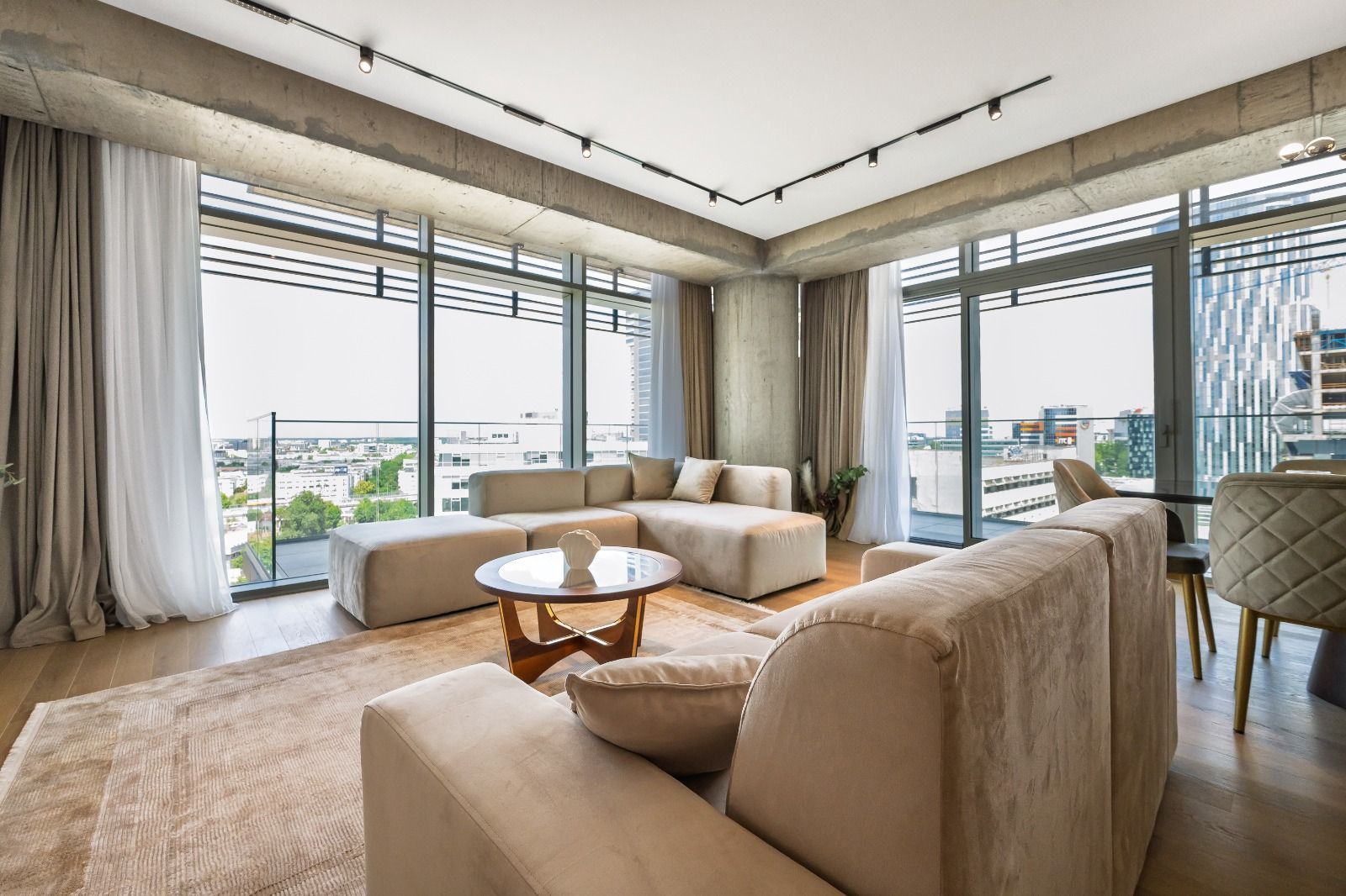 4-Room Apartment for Rent // Up-site // Parking Included // Spa - 5