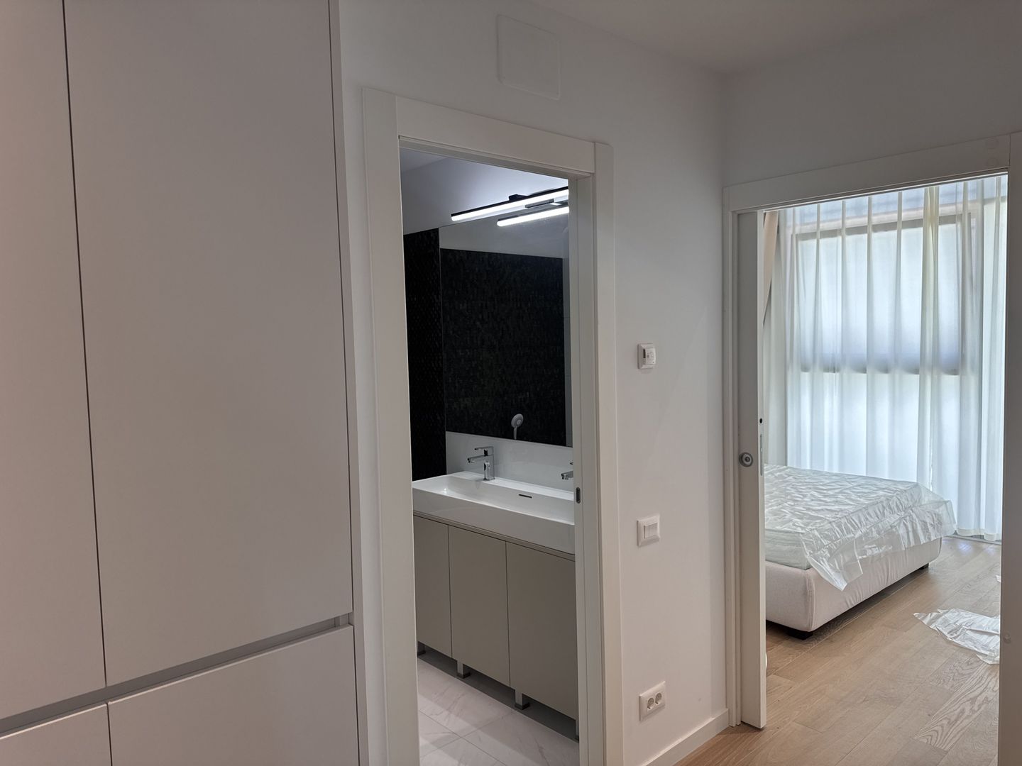 4-Room Apartment for Rent // Up-site // Parking Included // Spa