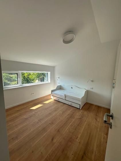 Casă  3 dormitoare de închiriat, grădină și piscină comună - 12