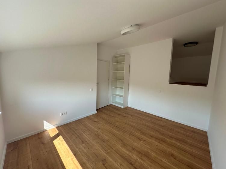 Casă  3 dormitoare de închiriat, grădină și piscină comună - 13