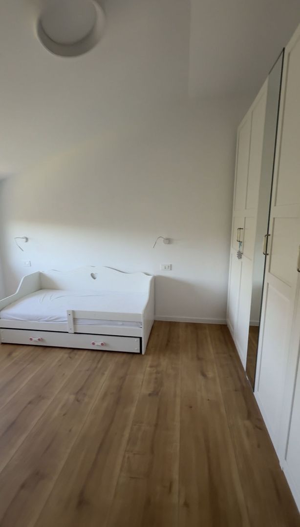 Casă  3 dormitoare de închiriat, grădină și piscină comună - 19