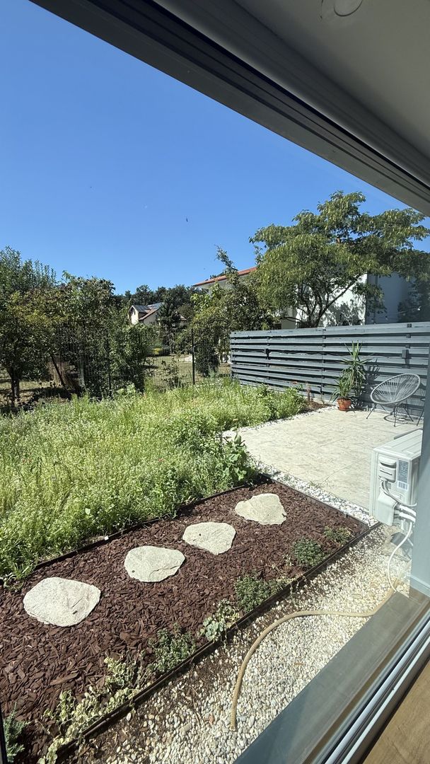 Casă  3 dormitoare de închiriat, grădină și piscină comună - 27