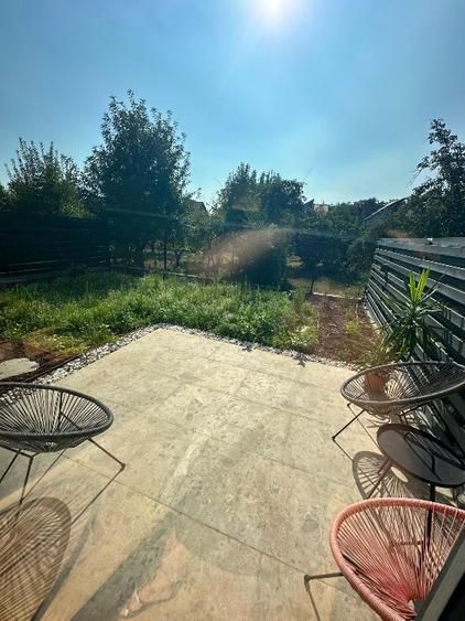 Casă  3 dormitoare de închiriat, grădină și piscină comună - 8