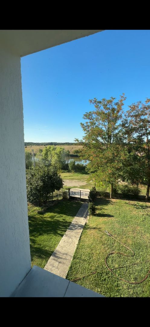 Casă de închiriat cu vedere la lac aproape de Therme și Aeroport - 37