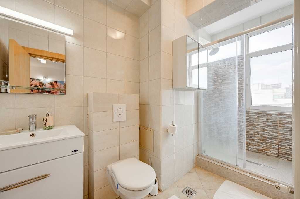 Proprietar ofer spre închiriere Apartament premium 4 camere -prima închiriere 200 mp, 3 dormitoare, 3 băi , 2 parcări în garaj Calea Floreasca - 3/4