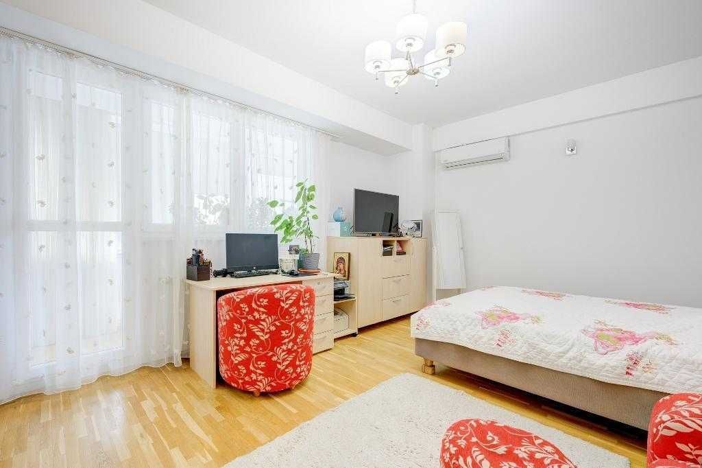 Proprietar ofer spre închiriere Apartament premium 4 camere -prima închiriere 200 mp, 3 dormitoare, 3 băi , 2 parcări în garaj Calea Floreasca