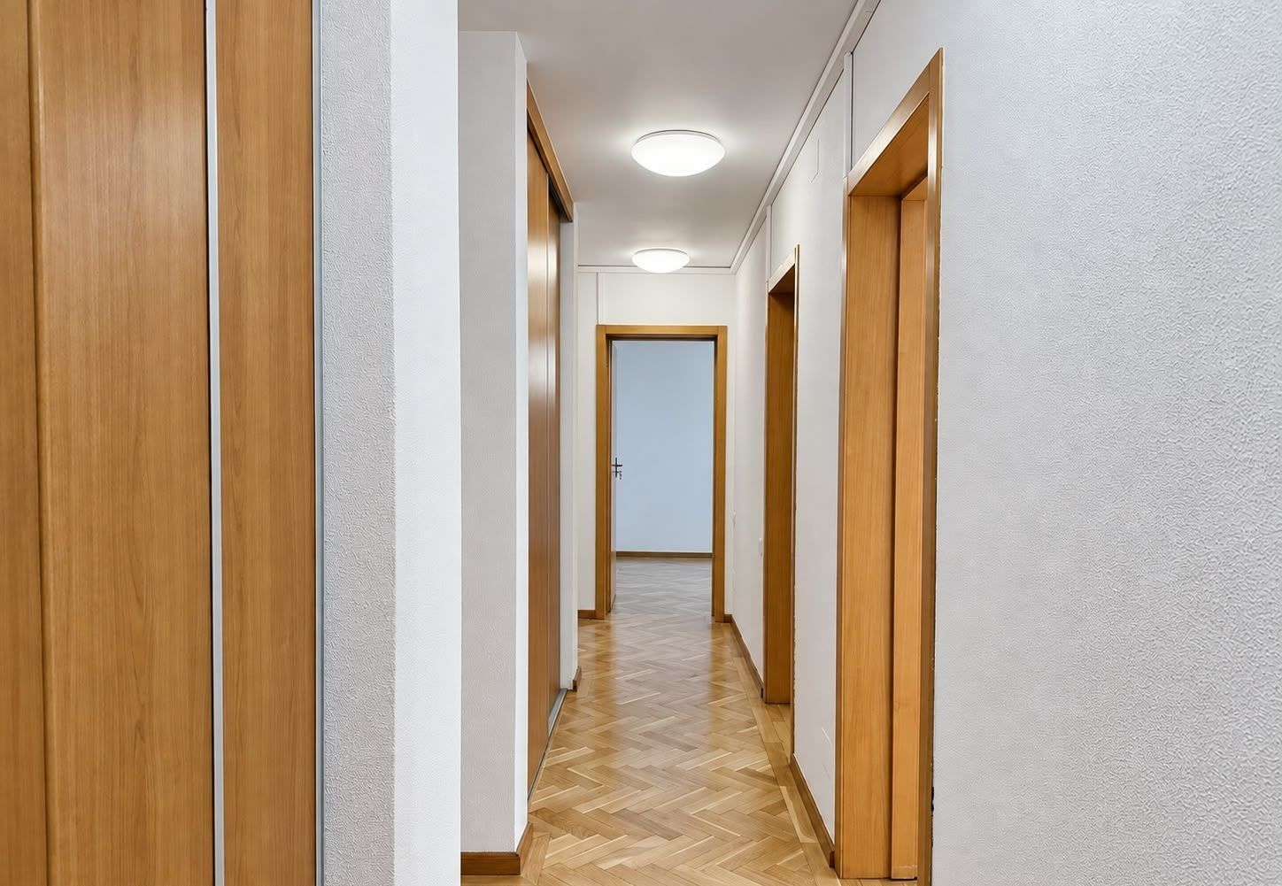 Aviatorilor | 200 mp | 5 camere | Garaj + boxă | 0% comision - 12