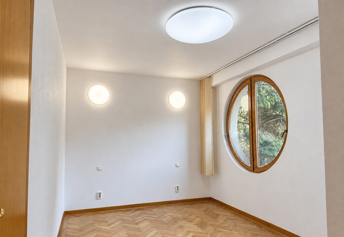 Aviatorilor | 200 mp | 5 camere | Garaj + boxă | 0% comision