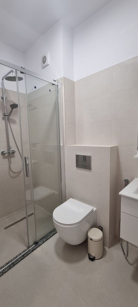 Apart 3 camere 98 mp +51 mp de terasa/ Prima inchiriere/2 bai/ Et 5/5/ - 5