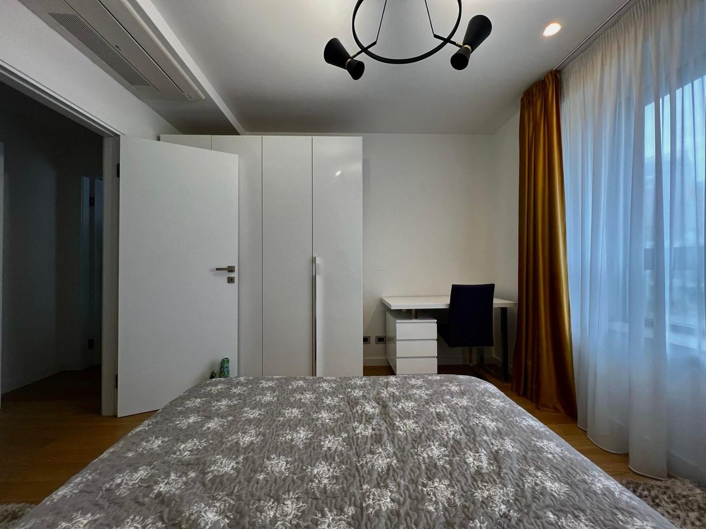 Apartament superb 3 camere in zona Aviatiei 2 locuri de parcare!