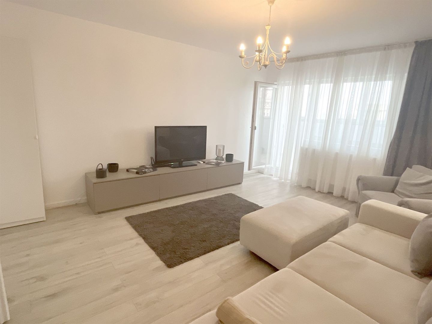 Apartament 3 camere de închiriat Decebal - 2