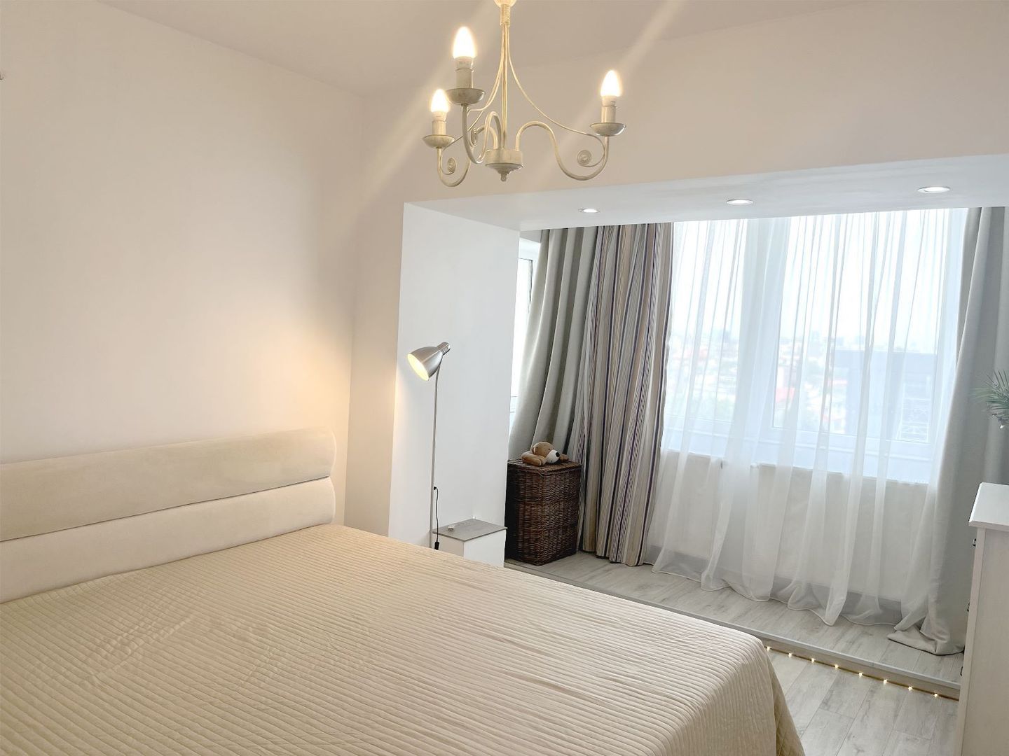 Apartament 3 camere de închiriat Decebal - 12