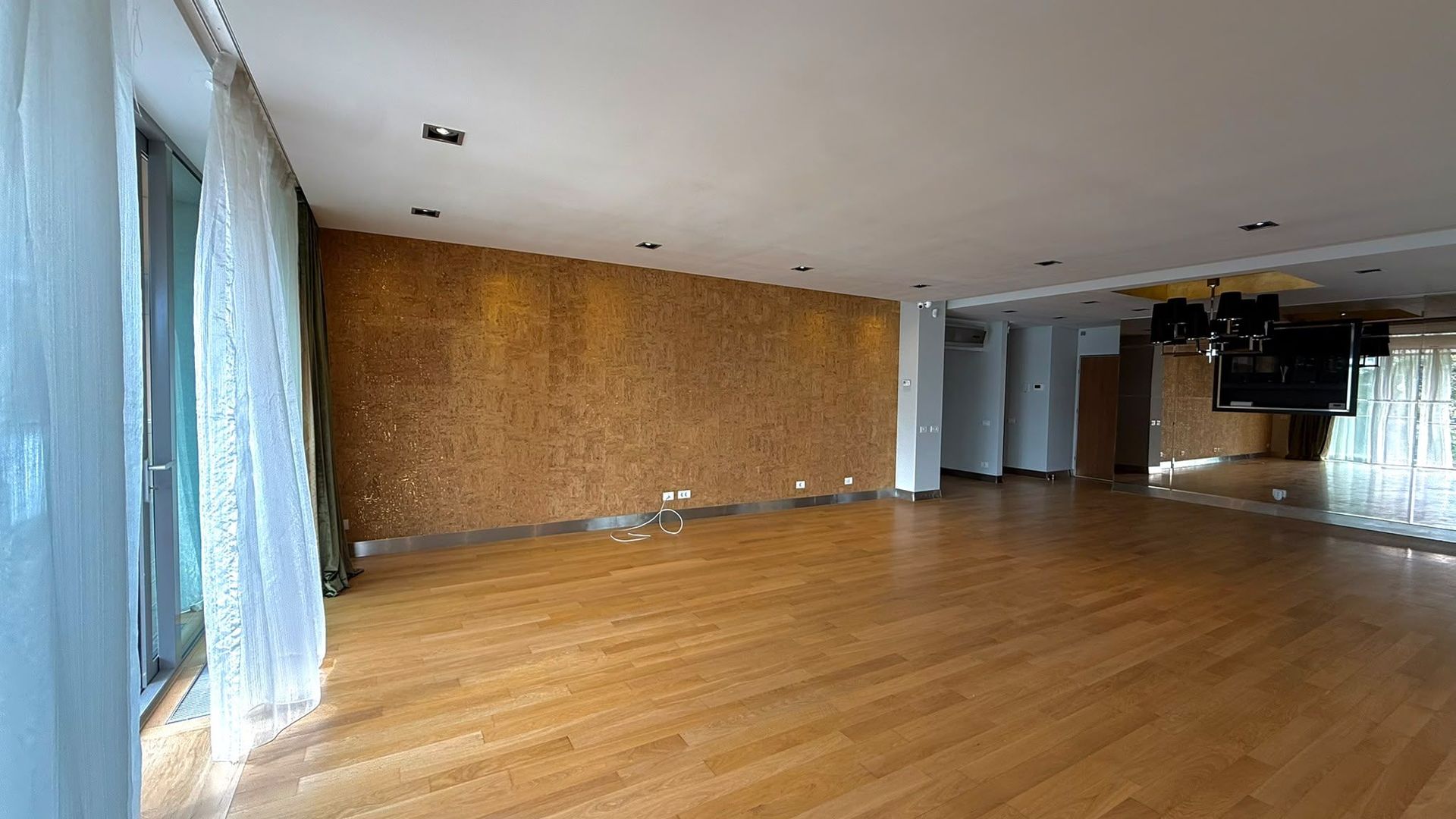 Apartament 4 camere | Vedere la lac | Piscină | Parcare inclusă - 2