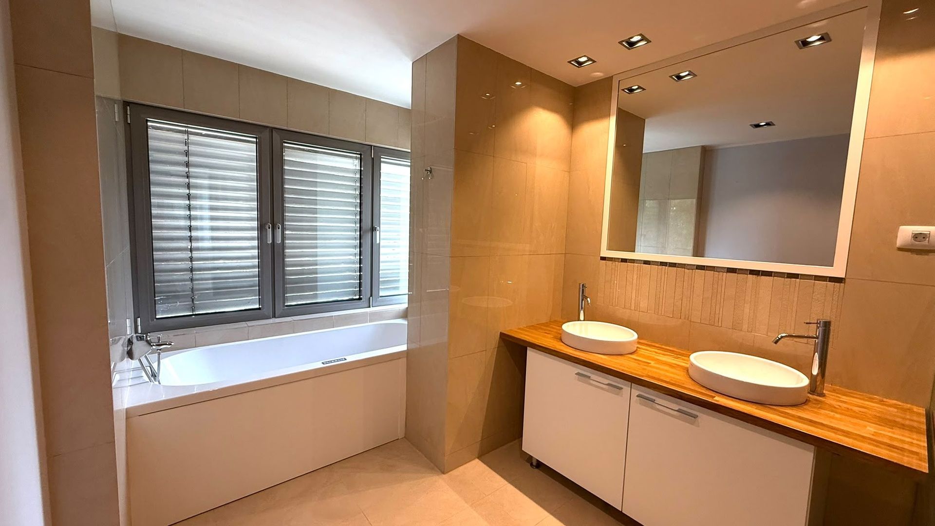 Apartament 4 camere | Vedere la lac | Piscină | Parcare inclusă - 6