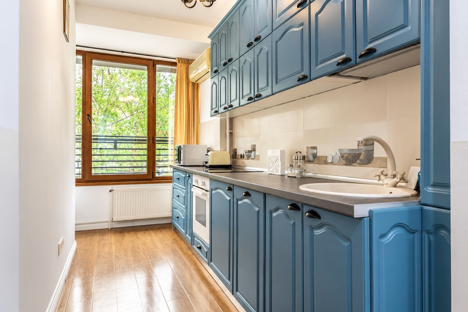 APARTAMENT 3 CAMERE | PIATA ROMANA | 4 MIN METROU - 6
