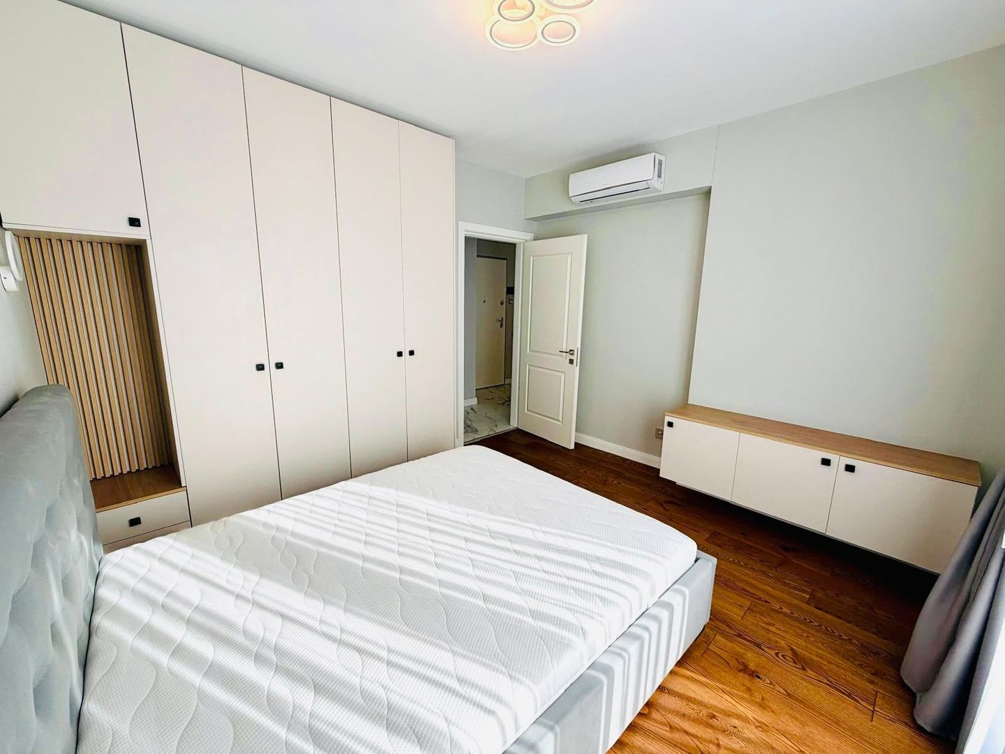 Apartament 2 camere de inchiriat / Unirii/ Curte 44mp/ Parcare