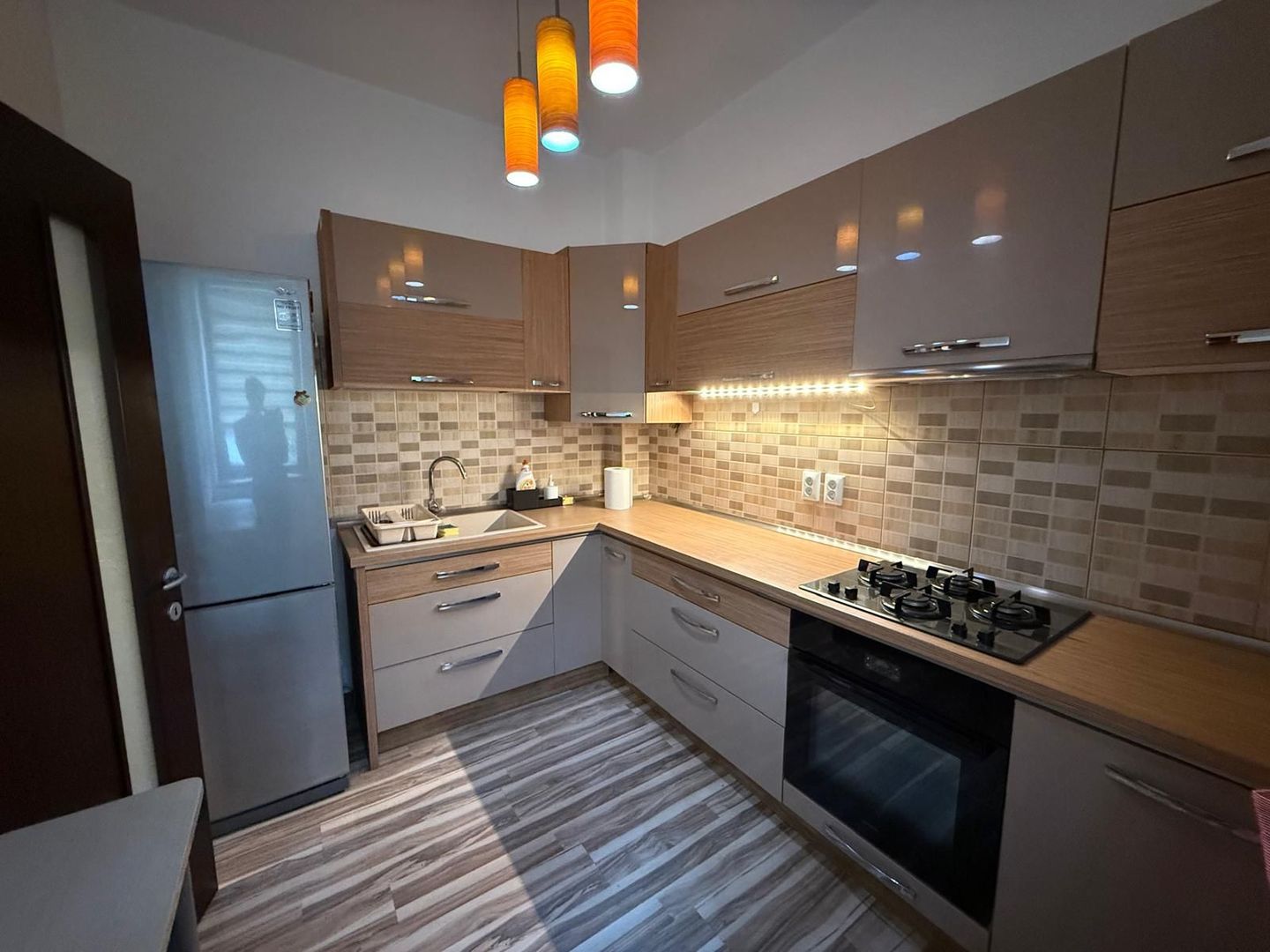 Apartament 3 camere, 102 mp, zona Lujerului, centrala proprie, parcare - 7/11