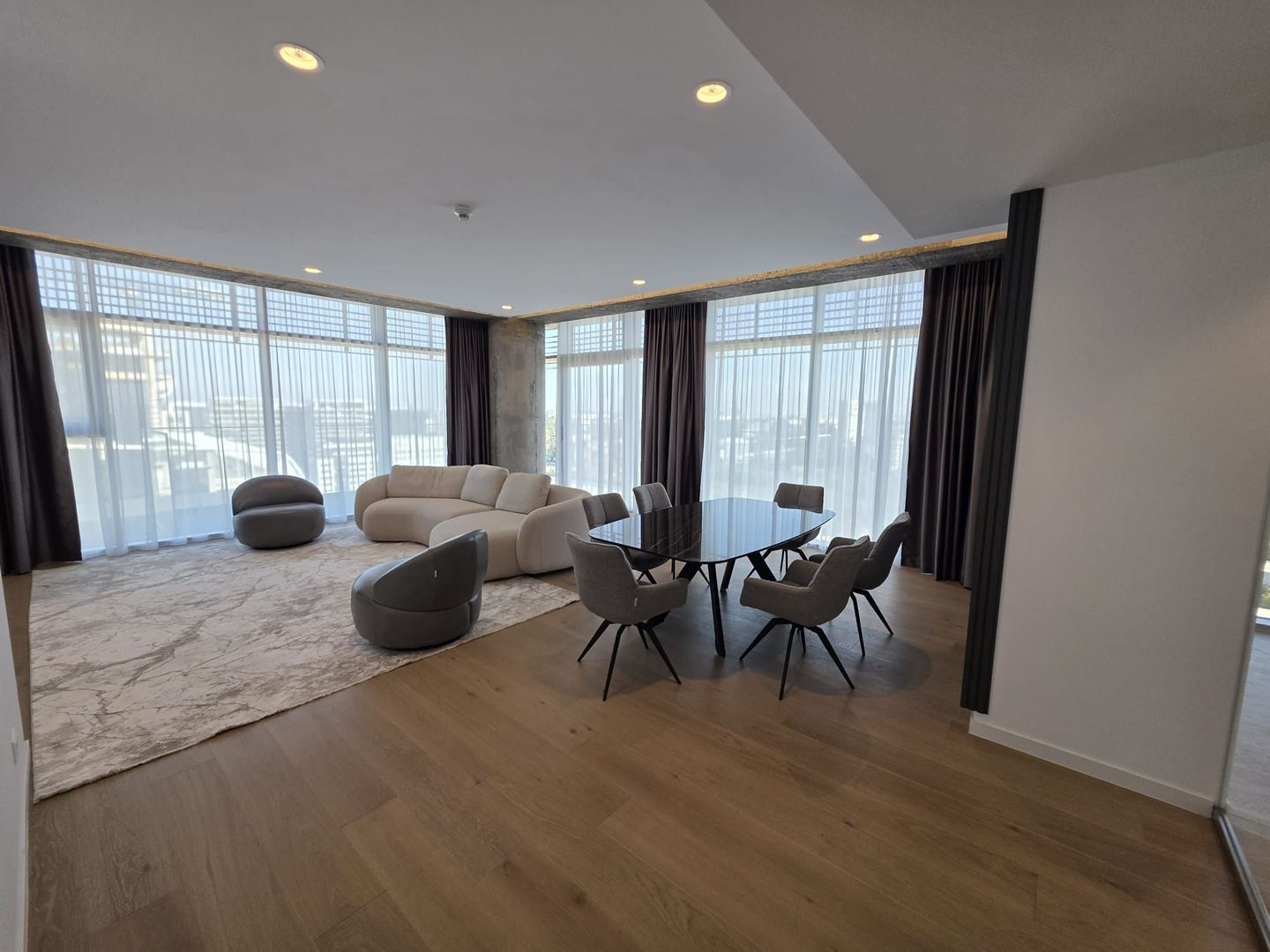 4-Room Apartment for Rent // Up-site // Parking Included // Spa - 2