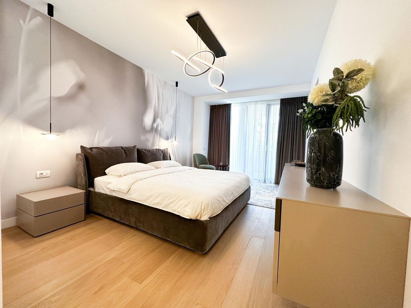 New | 4 Rooms | 200 sqm | Aviatorilor - 18