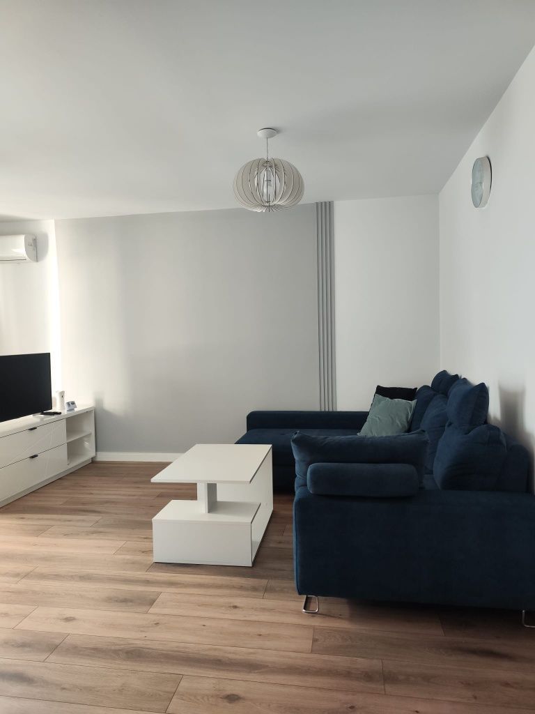 Apartament de 3 camere de închiriat, zona Calea Calarașilor