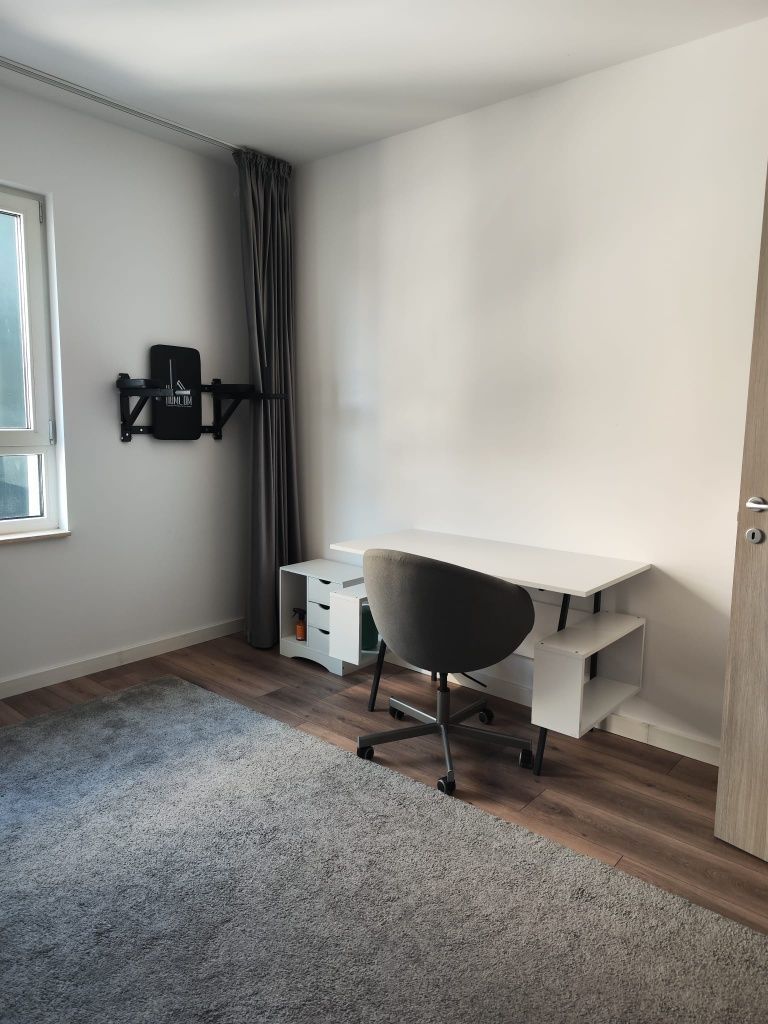 Apartament de 3 camere de închiriat, zona Calea Calarașilor