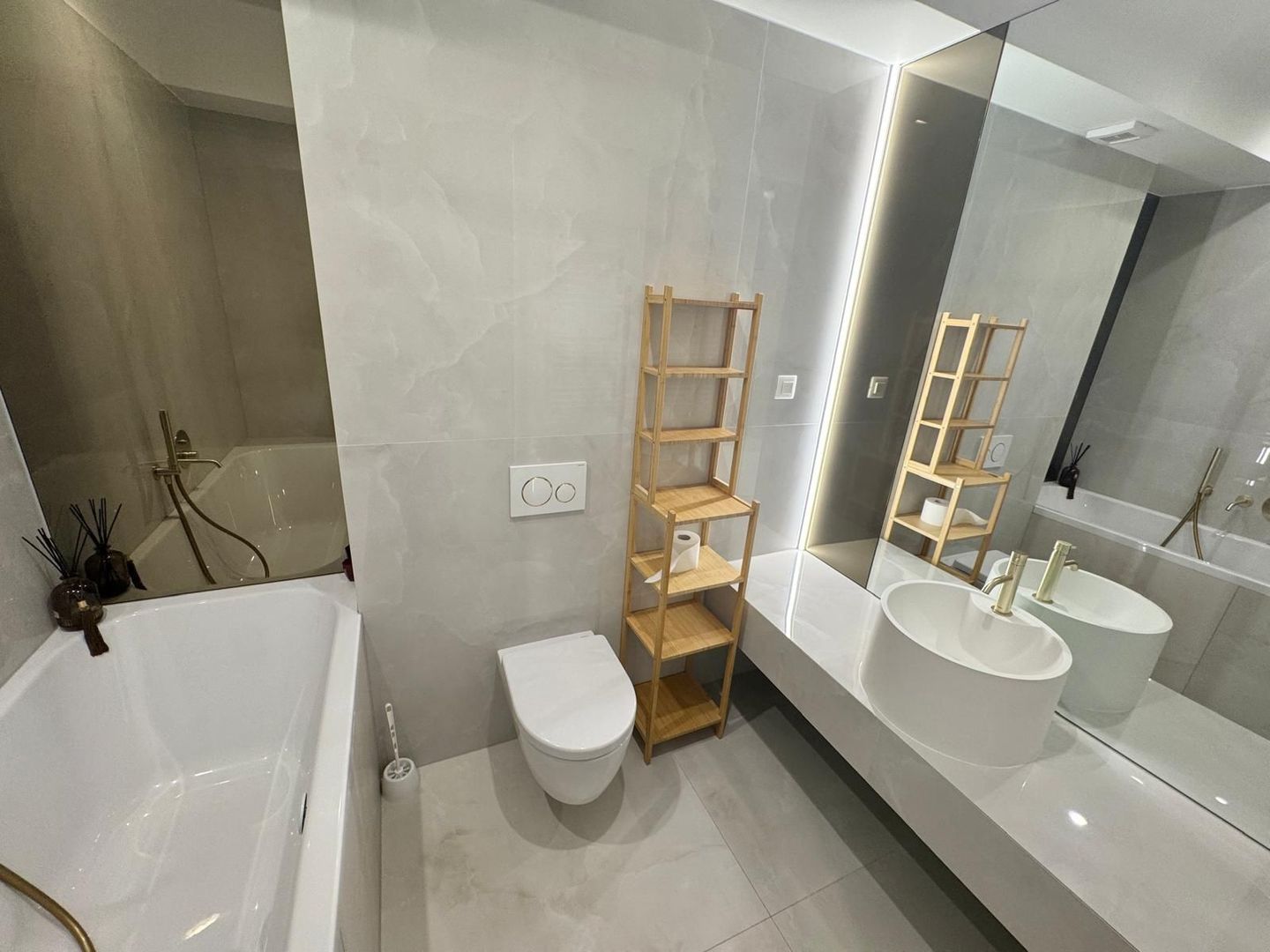Apartament cu 3 camere de inchiriat in zona Pipera