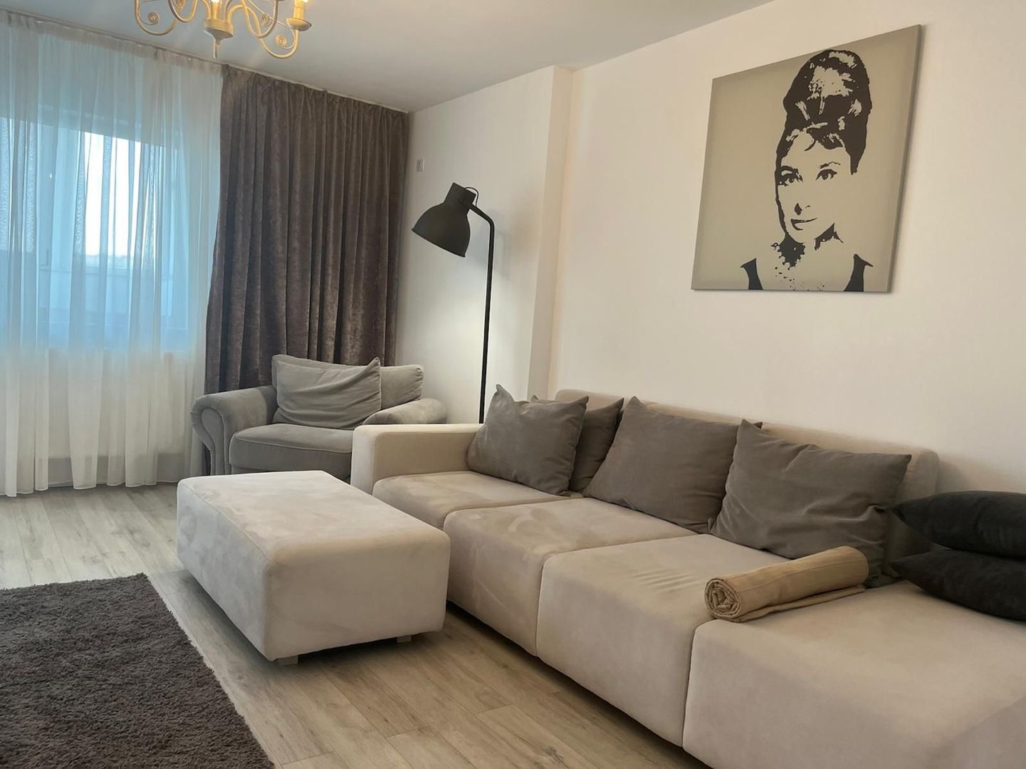 Apartament de 3 camere de închiriat, zona Decebal