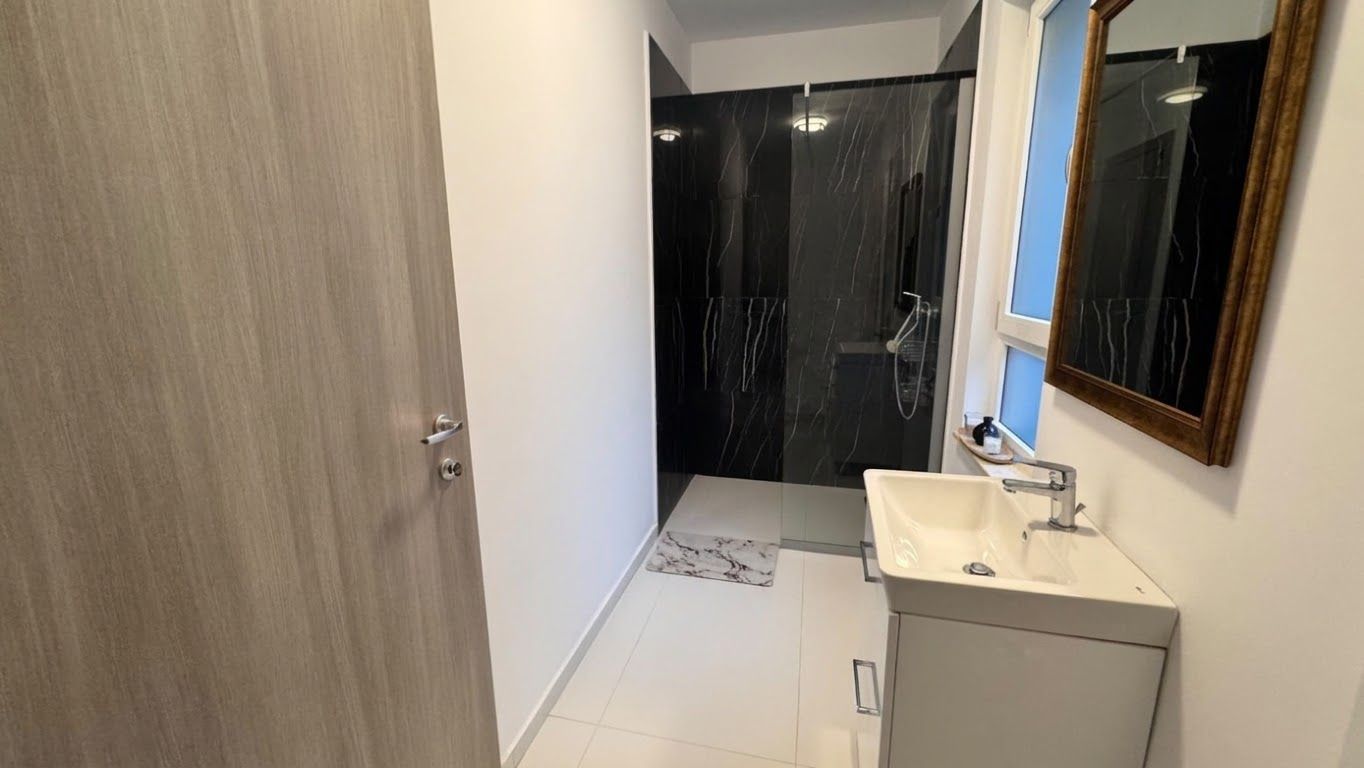Apartament 3 camere Calea Călărași/ Bloc nou/ Parcare