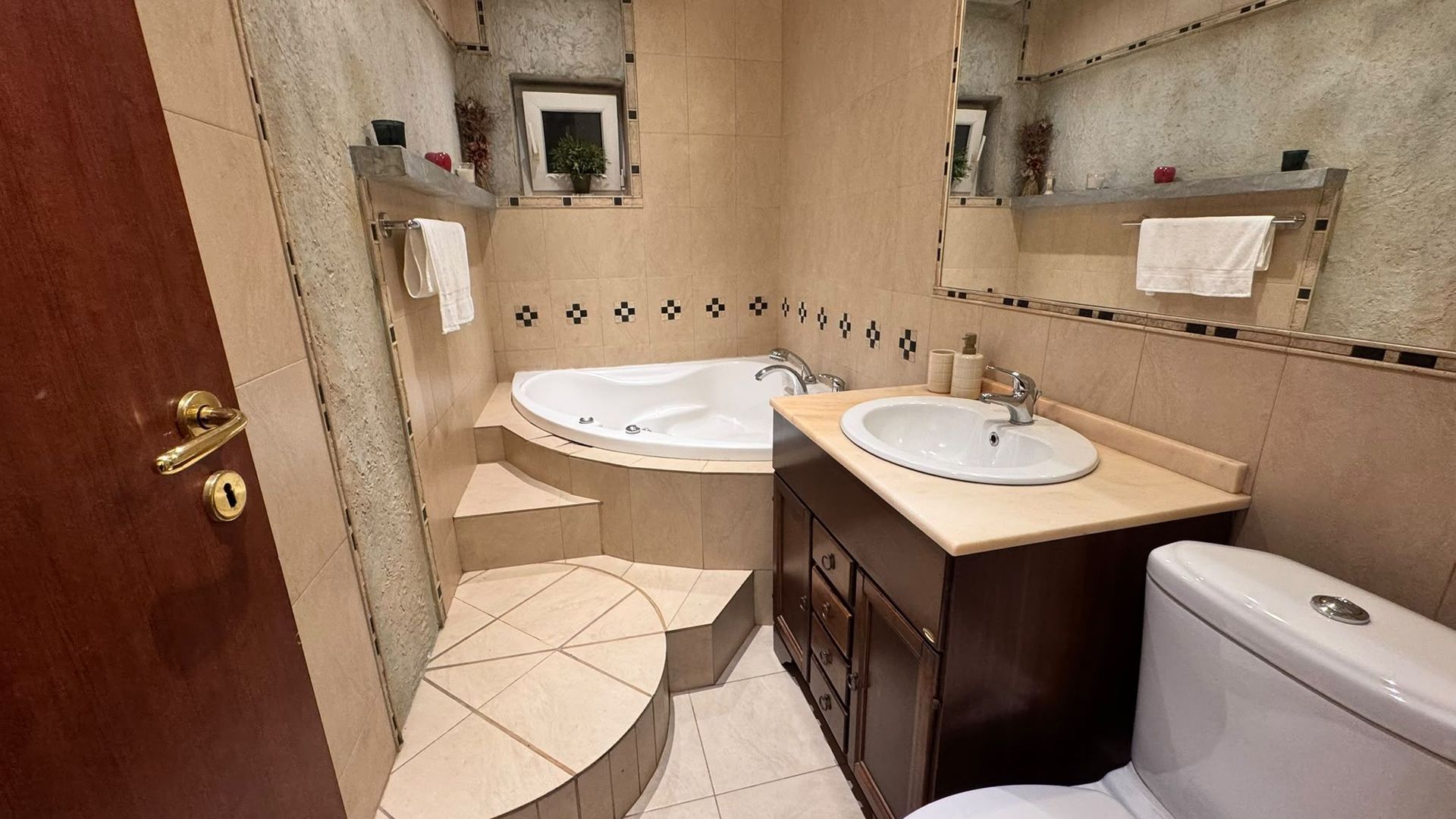 Apartament de 3 camere, zona Piața Muncii
