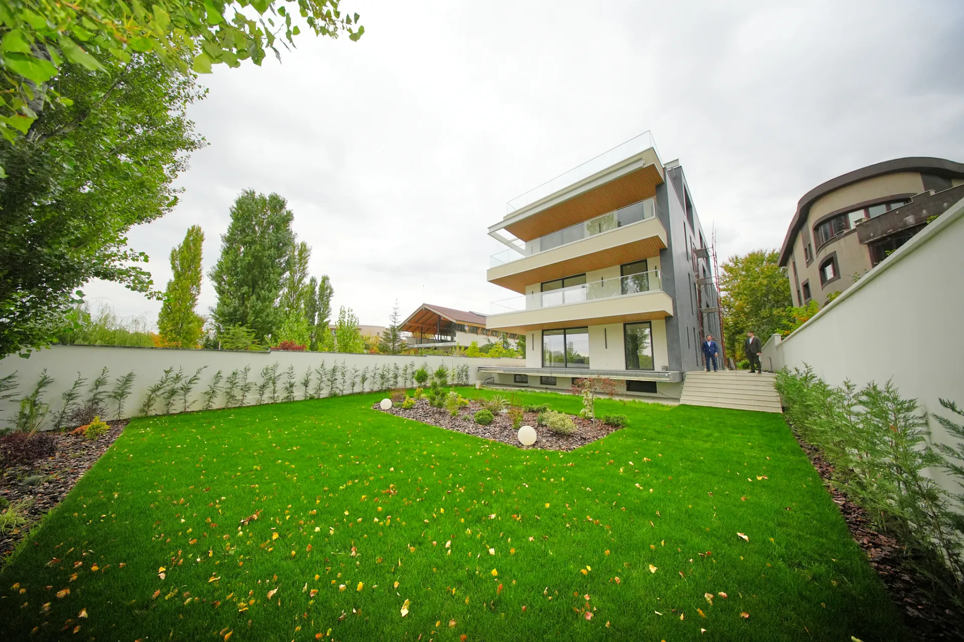 4 CAMERE - BLOC NOU BOUTIQUE - PE MALUL LACULUI TEI - 6/10