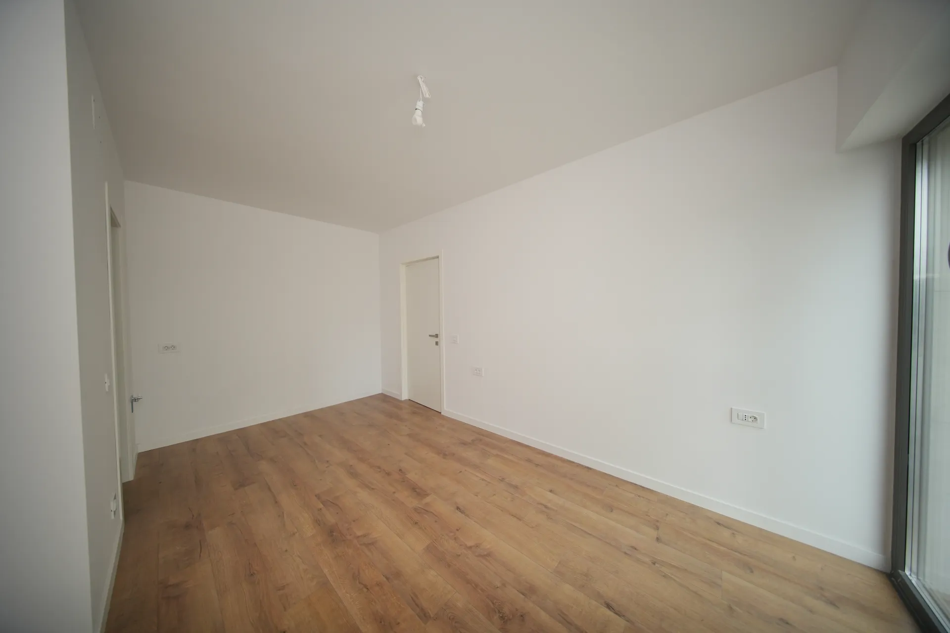 2 CAMERE - BLOC NOU - LANGA METROU PIPERA - 7/10