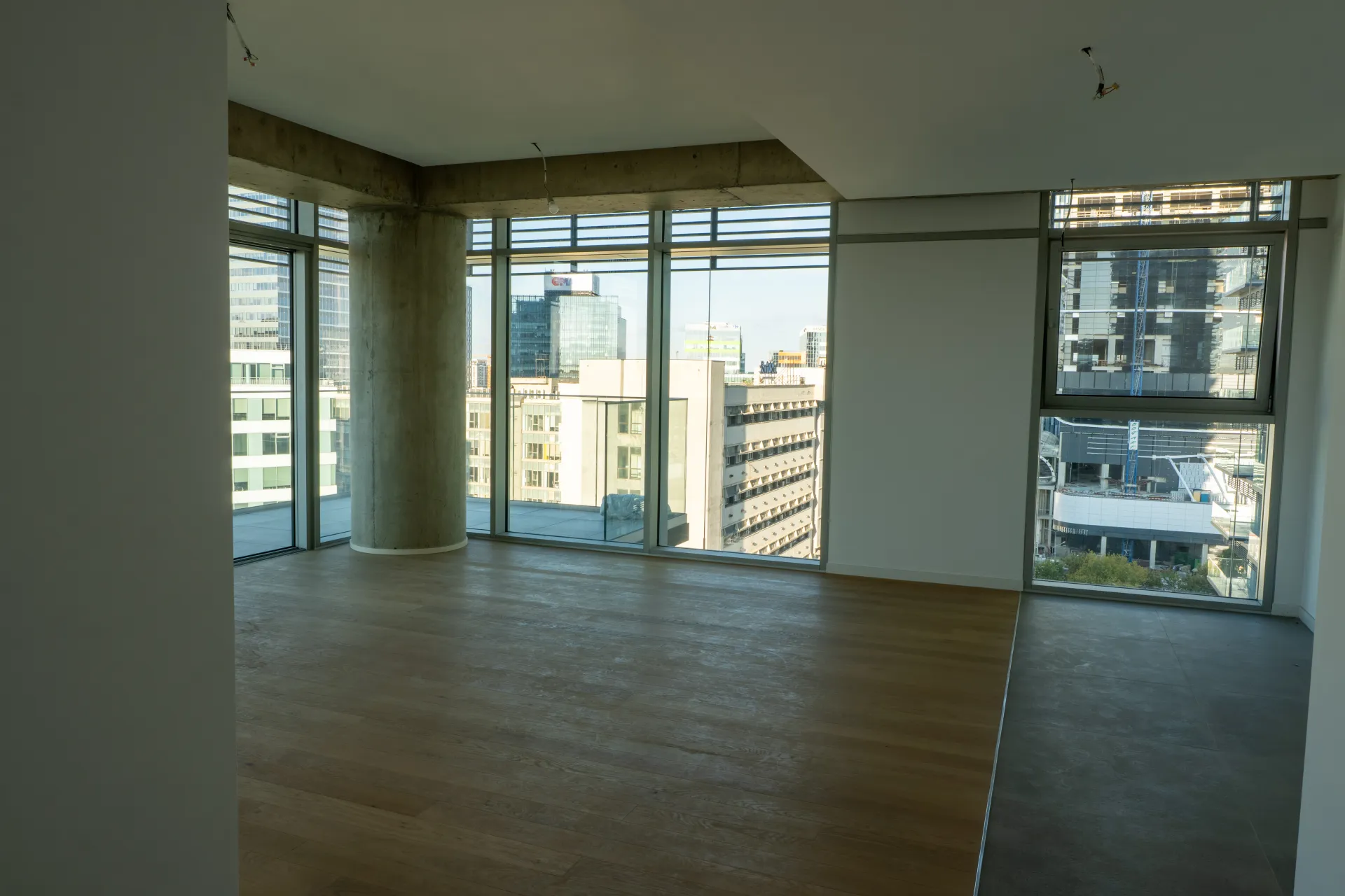 FLOREASCA - 4-ROOM APARTMENT - VIEWS TOWARDS PROMENDA - 12