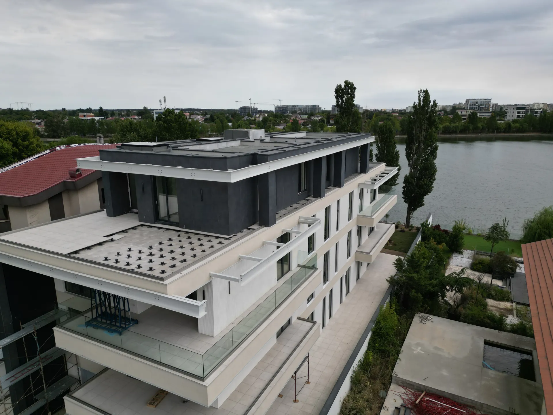 4 CAMERE - BLOC NOU BOUTIQUE - PE MALUL LACULUI TEI - 7