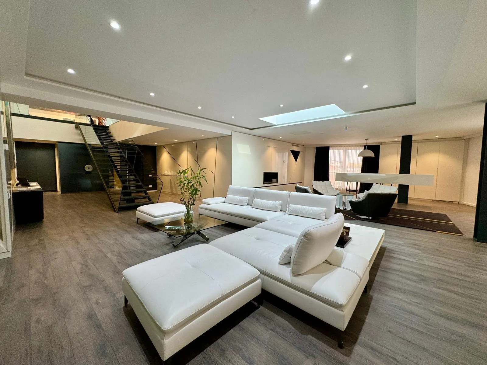 PENTHOUSE - 5 CAMERE - HERASTRAU - TERASA SPATIOASA
